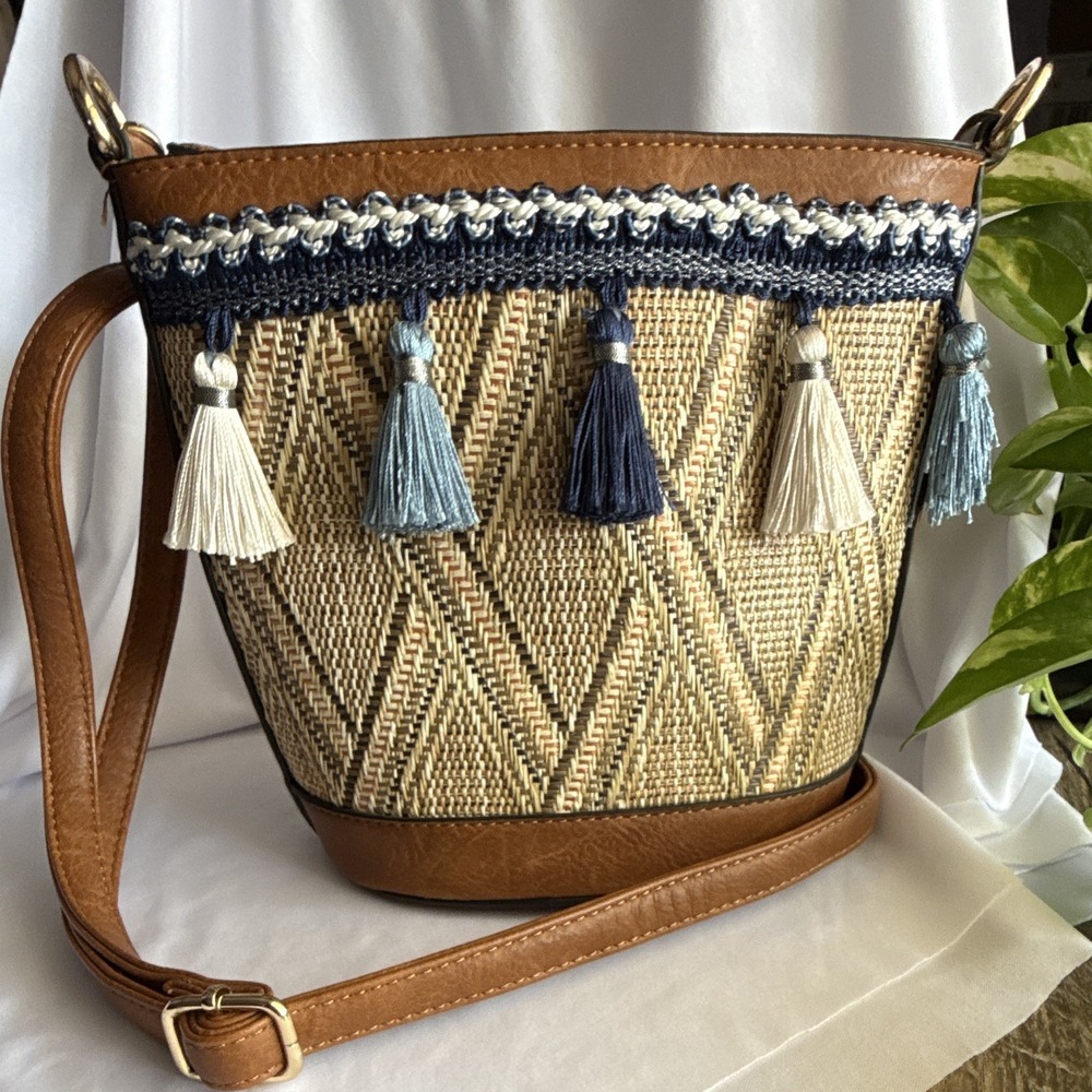 Jen & Co Tan Blue Natural Crossbody Purse with Tassels And Macrame